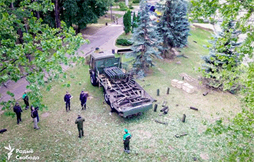Blogger NEXTA: Belarusian Military Men ‘Upgraded’ Projectiles For Salute In Minsk