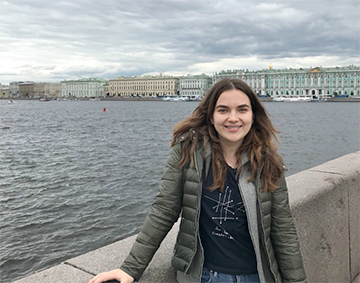 «В течение года спала по пять часов»