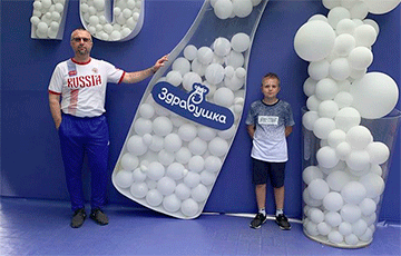 Белорусский замминистра выложил в инстаграм фото в майке с надписью «Russia»