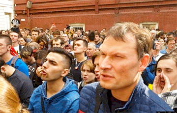Видеофакт: Протестующие в Москве встретили пропагандистов НТВ
