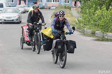 «Белорусы классные»: семья из Ханты-Мансийска ездит по нашей стране на велосипедах