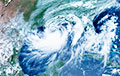 Фотофакт: На побережье США обрушился мощный ураган