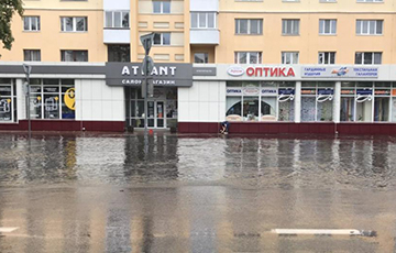Видеофакт: Сильный ливень затопил Брест