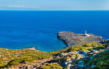 Греческий остров предлагает жилье и €18 тысяч семьям, которые на нем поселятся