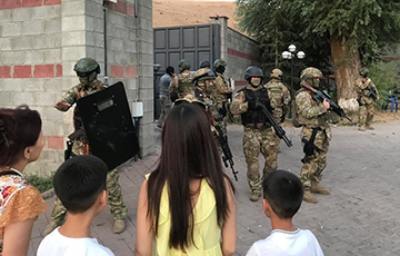 Былога прэзідэнта Кыргызстана Атамбаева затрымалі пасля штурму дома