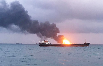 В Черном море сгорел российский корабль