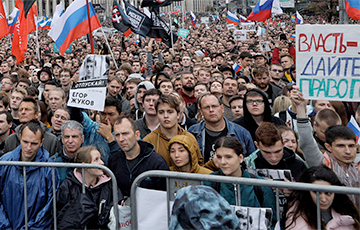 Почти половина россиян считают, что в 2022 году в стране возможны массовые протесты