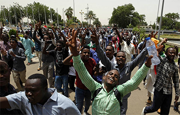 Судан празднует подписание документов о переходном периоде