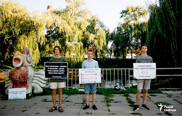 Picket Against Deferment Law Takes Place In Minsk