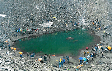 Ученые раскрыли тайну «озера скелетов» в Гималаях