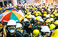 В Гонконге массовая акция в метро закончилась столкновениями с полицией
