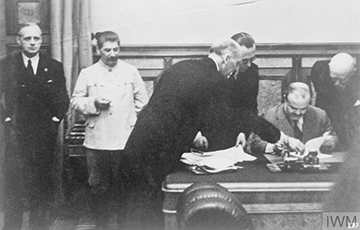 Handelsblad: Дьявольский пакт между Сталиным и Гитлером до сих пор жив