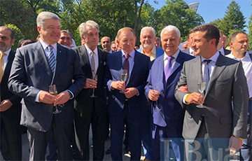 Пять украинских президентов впервые сфотографировались вместе