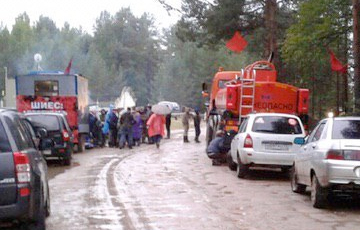 В России активисты перекрыли дорогу и заблокировали переправу