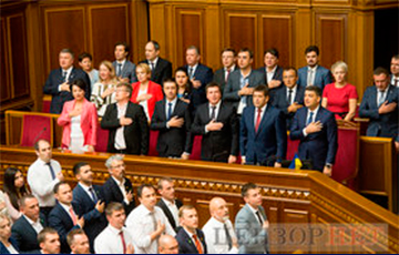 Рада досрочно прекратила полномочия ряда народных депутатов