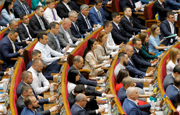 Украинских депутатов будут лишать выплат за прогулы и неголосование
