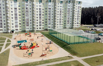 NEXTA: Перед приездом Лукашенко в Уручье детям запретили играть на площадке