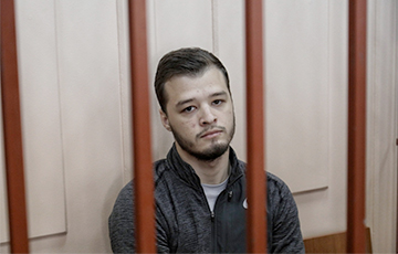 Высланного из Минска российского активиста арестовали на два месяца