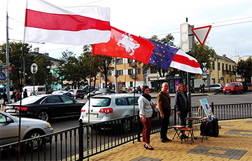 Таксист в Бресте: Это вы стояли с нашими настоящими флагами? Везу бесплатно