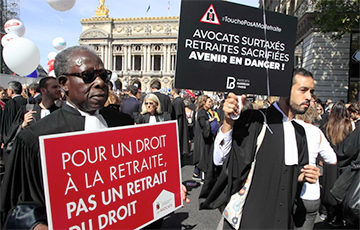 У Францыі лекары, медсёстры і юрысты пратэстуюць супраць пенсійнай рэформы