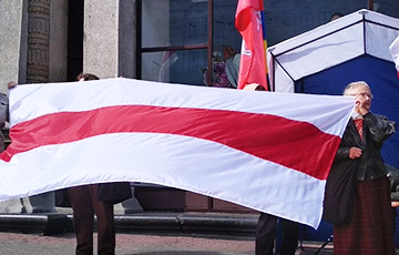 Photo Fact: National Flag Day Celebrated In Minsk Center