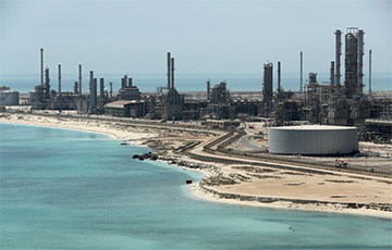 Bloomberg: Саудовская Аравия решила обвалить цены на нефть