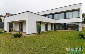 На продажу выставили дом, похожий на особняк Домрачевой