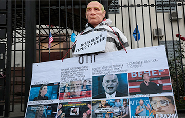 Фотафакт: Пуціна «судзілі» пад амбасадай РФ у Кіеве