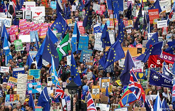 У Лондане дзясяткі тысяч чалавек пратэстуюць супраць Brexit