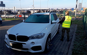 У белоруски на выезде из Польши изъяли BMW X5