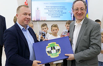 Экс-министр спорта, которого Лукашенко уволил за коррупцию, устроился в Федерацию шахмат