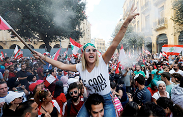 Против «жирной элиты»: Как молодежь подняла восстание в Ливане