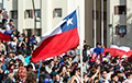 Десятки тысяч протестующих вышли на улицы столицы Чили