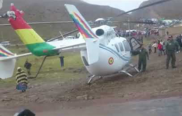 В бунтующей стране потерпел крушение вертолет с президентом