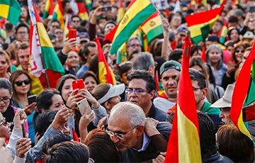 Протестующие заставили президента Боливии согласиться на новые выборы