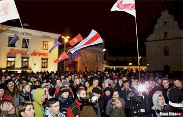 Паліна Шарэнда-Панасюк: Лукашэнка з перапуду стаў дзяўбці плітку ў цэнтры горада