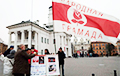 Фотофакт: На площади Свободы в Минске проходит легальный пикет оппозиции