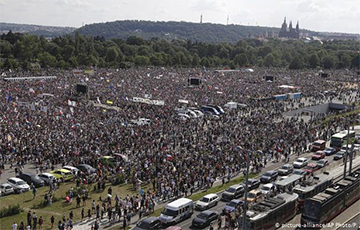 В Праге 200 тысяч человек требуют отставки премьера Бабиша