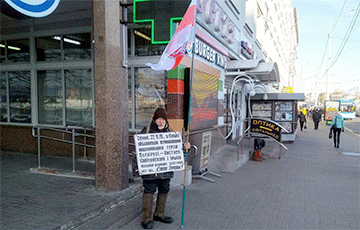 Фотофакт: В центре Витебска подняли бело-красно-белый флаг - Новости ...