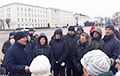 У Берасці ў знак пратэсту зноў «кармілі галубоў»