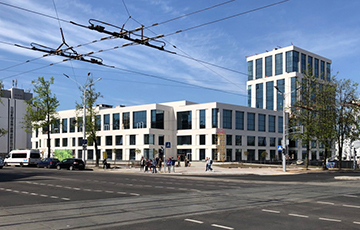 За крупной стройкой в центре Минска может стоять семья Бакиевых