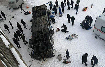 В российском Забайкалье автобус с пассажирами слетел с моста: много жертв