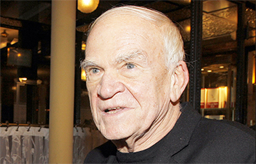 Аўтару «Невыноснай лёгкасці быцця» праз 40 гадоў вярнулі грамадзянства