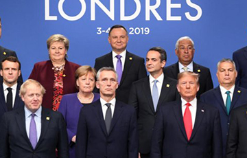 Видеофакт: Мировые лидеры пошутили на саммите НАТО над Трампом