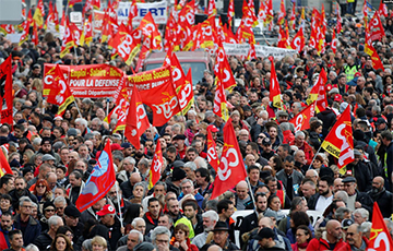 Францию вновь охватили забастовки против пенсионной реформы