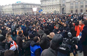 Организаторы акции за независимость призывают минчан приезжать на Октябрьскую площадь в Минске