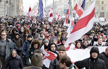 Why Is Lukashenka Afraid Of European Flags?