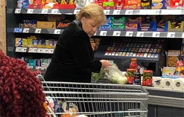 Фотафакт: Ангела Меркель прыйшла ў супермаркет, як звычайная пакупніца