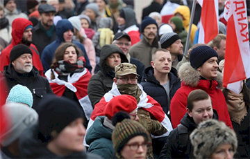 Baranavichy Resident In Square: Lukashenka Still Ready To Hand Over Our Country