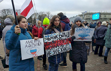 Маладая беларуска на акцыі за незалежнасць: Мае вочы расплюшчыліся